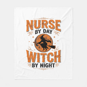 Krankenschwester bei Tag, Hexe bei Nacht Halloween Fleecedecke