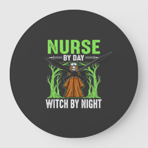 Krankenschwester bei Tag, Hexe bei Nacht Halloween Große Wanduhr