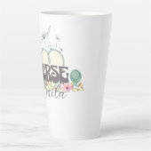 Krankenschwester Blumengarten Ihr Name Milchtasse (Vorderseite)