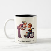 Krankenschwester gegen verunglückte Brat-Showdown Zweifarbige Tasse (Links)