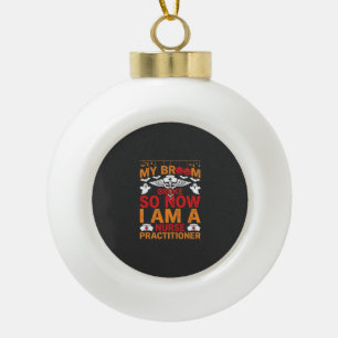 Krankenschwester Halloween Besen kaputt Design_1 Keramik Kugel-Ornament