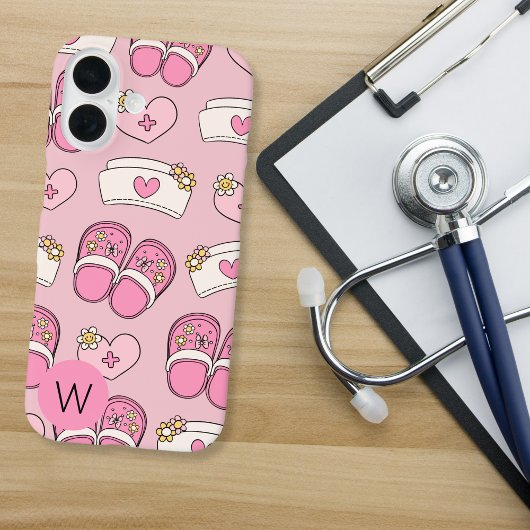 Krankenschwester-Herzen, Hüte und Clogs-Monogramm Case-Mate iPhone Hülle