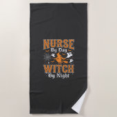 Krankenschwester-Hexen-Halloween-Design (2) Strandtuch (Vorderseite)
