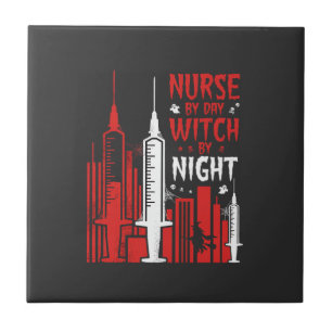 Krankenschwester-Hexen-Halloween-Skyline-Design_1 Fliese