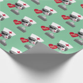 Krankenschwester-Katze mit defektem Herzen und Geschenkpapier (Ecke)