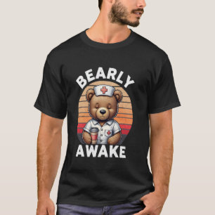 Krankenschwester pflegt süßen Bären Kaffee arbeite T-Shirt