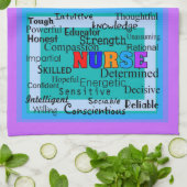 Krankenschwester-Positiv fasst Geschirrtuch ab (Gefaltet)