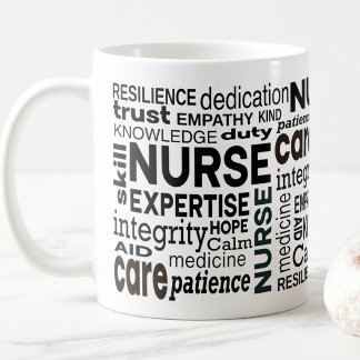 Krankenschwester schätzt schwarze Typografie Kaffeetasse