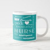 Krankenschwester Stolz-Attribute/Türkis Jumbo-Tasse (Rechts)