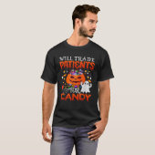 Krankenschwester wird die Patienten zu kühlem, son T-Shirt (Vorne ganz)