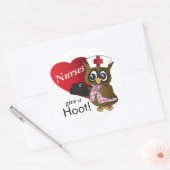 Krankenschwestern geben ein Hoot Cartoon Owl Runder Aufkleber (Umschlag)