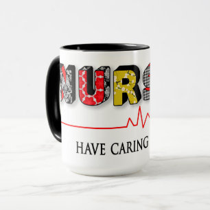 Krankenschwestern haben kümmerten Herzen die Tasse