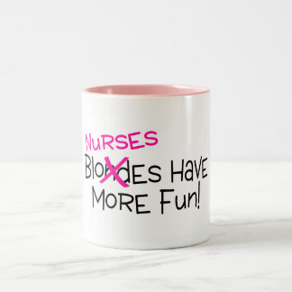 Krankenschwestern haben mehr Spaß Zweifarbige Tasse