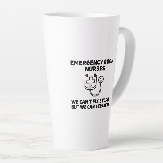 Krankenschwestern in Notunterkünften ernähren sich Milchtasse (Rechte Ecke)