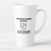 Krankenschwestern in Notunterkünften ernähren sich Milchtasse (Rechts)