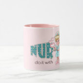 Krankenschwestern machen das mit Herz. Geschenk fü Tasse (Zentrum)