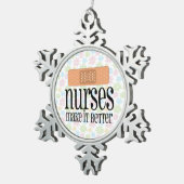 Krankenschwestern machen es besserer, niedlicher schneeflocken Zinn-Ornament (Rechts)