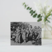 Krankenschwestern neben Jeep II Postkarte (Stehend Vorderseite)