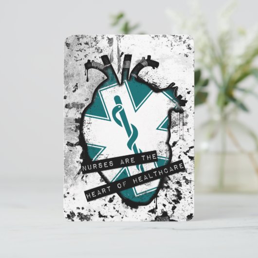Krankenschwestern sind das anatomische Herz des Ge Einladung (Stehend Vorderseite)