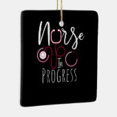 Krankenversicherung im Gange Keramikornament (Rechts)