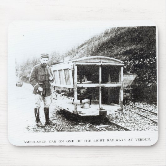Krankenwagen-Auto auf einer der Kleinbahnen Mousepad (Vorne)