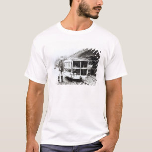 Krankenwagen-Auto auf einer der Kleinbahnen T-Shirt
