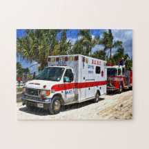 Krankenwagen und Feuerwehrfahrzeug