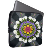 Kranz von Stiefmütterchen... Laptopschutzhülle (Vorne Rechts)