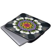 Kranz von Stiefmütterchen... Laptopschutzhülle (Vorne Knopf)
