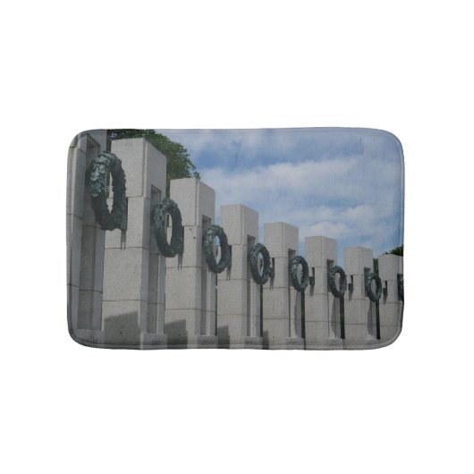 Kränze am World War II Memorial Badematte (Vorderseite)
