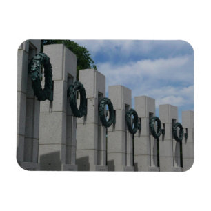 Kränze am World War II Memorial I Magnet
