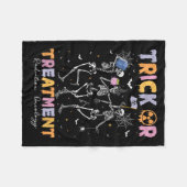 Krasse Behandlung der Trick- oder Halloween-Radiat Fleecedecke (Vorderseite (Horizontal))