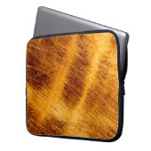 Kratzen auf metallischem goldfarbenem Hintergrund. Laptopschutzhülle (Vorderseite Links)