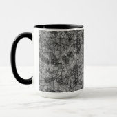 Kratzer auf einem leicht gepunkteten Grau Tasse (Links)