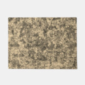 Kratzer auf einem leicht gepunkteten Khaki Fußmatte (Vorderseite)