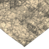 Kratzer auf einem leicht gepunkteten Khaki Tischdecke (Schrägansicht)