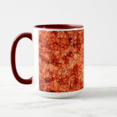 Kratzer auf leicht gepunktetem Korallenhintergrund Tasse (Links)