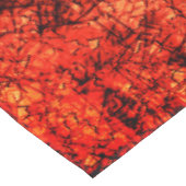 Kratzer auf leicht gepunktetem Korallenhintergrund Tischdecke (Schrägansicht)