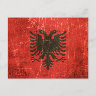 Kratzte und abgenutzte Vintage albanische Flagge Postkarte