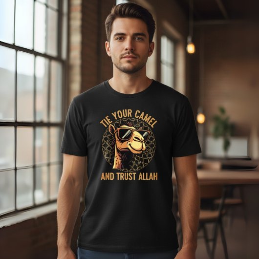 Krawatte dein Kamel und vertraue Allah T-Shirt