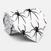 Krawatte der schwarzen Witwe (Gerollt)