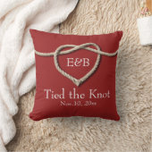 Krawatte des Knot Red Wedding Pillow Kissen (Decke)