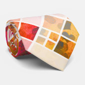 Krawatte eines künstlerisch karierten Herzmusters (Gerollt)