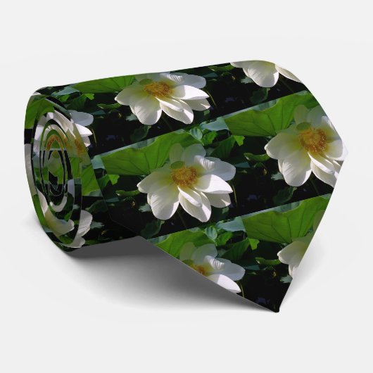 Krawatte mit weißer Lotus-Blume (Gerollt)