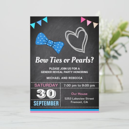 Krawatte oder Perlen Gender Reveal Party Einladung (Stehend Vorderseite)