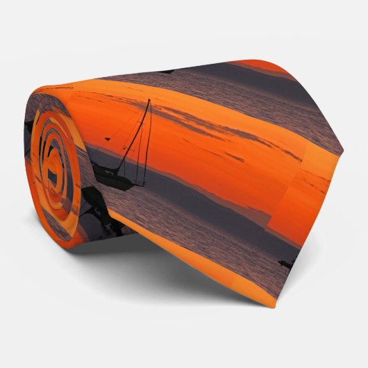 Krawatte, Segelboot am Sonnenuntergang, orange Krawatte (Gerollt)