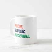 Kreativ strategisch unaufhaltsam | Boss Babe Gift Kaffeetasse (Vorderseite Links)