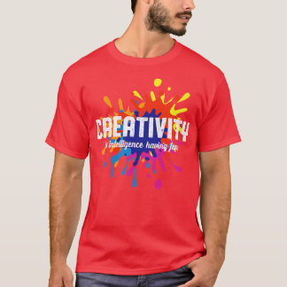 Kreativität ist Intelligenz, die Spaß am Kunststud T-Shirt