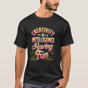 Kreativität ist Intelligenz, die Spaß für Kreativi T-Shirt