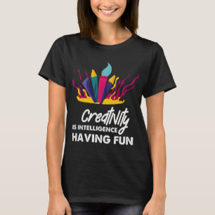 Kreativität ist Intelligenz mit lustiger, bunter T-Shirt